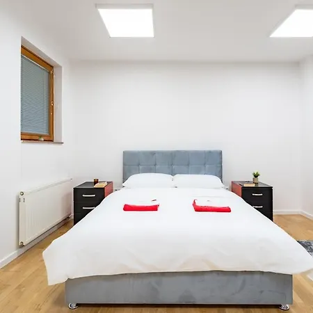 Quiet 1 Bdr Next To The Cathedral