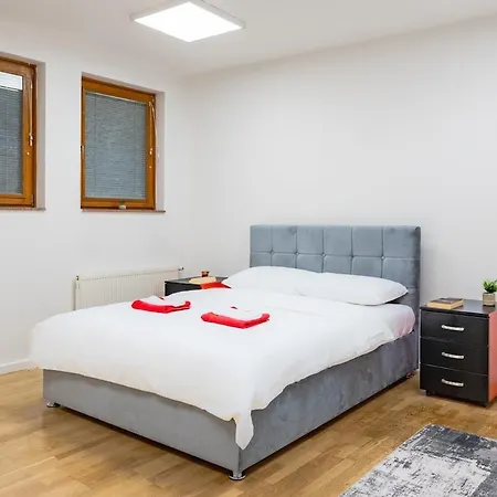 Quiet 1 Bdr Next To The Cathedral