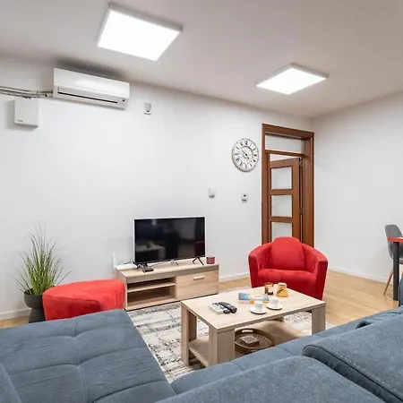 Quiet 1 Bdr Next To The Cathedral *