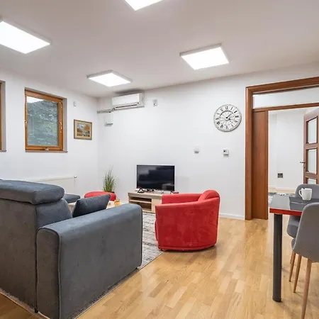 Quiet 1 Bdr Next To The Cathedral Apartman