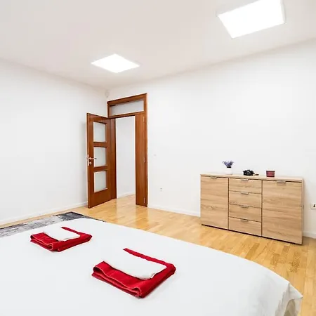 Apartman Quiet 1 Bdr Next To The Cathedral