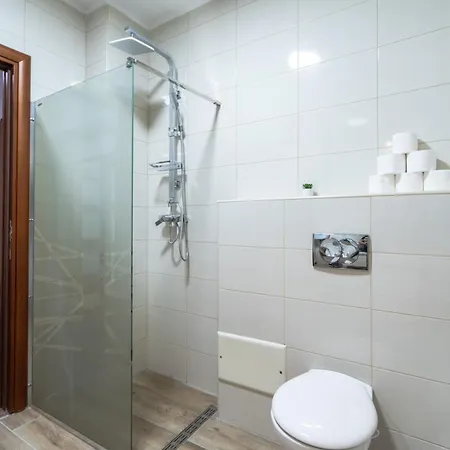 Quiet 1 Bdr Next To The Cathedral