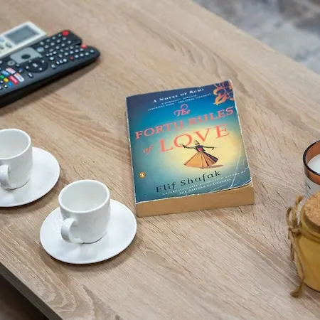 Quiet 1 Bdr Next To The Cathedral